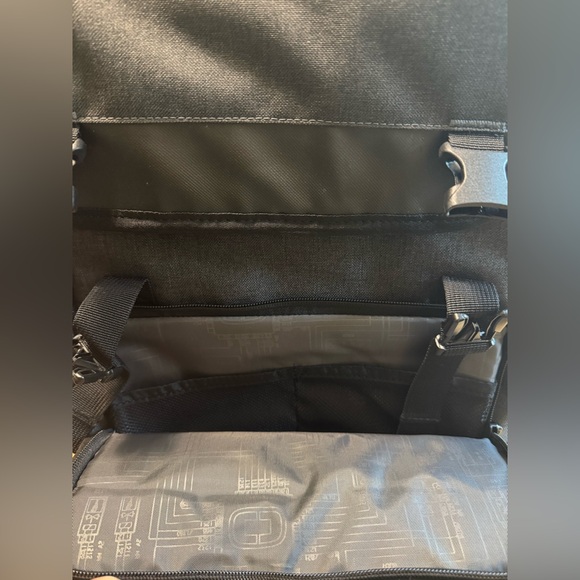 NWT OGIO Apex Crosshatch 17” Computer Rucksack - Picture 8 of 12